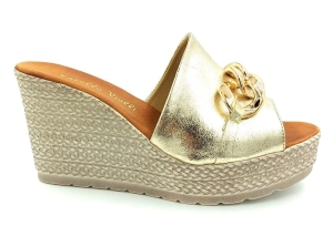 Skórzane klapki Marisa na koturnie 3062 złote lico