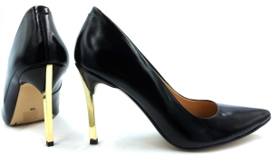 Piekne czółenka na złotek szpilce Karollo Violli 466 czarne