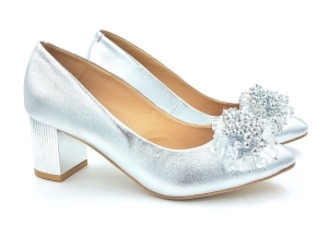 Piękne czółenka na słupku Karollo Violli 24EJ srebrne