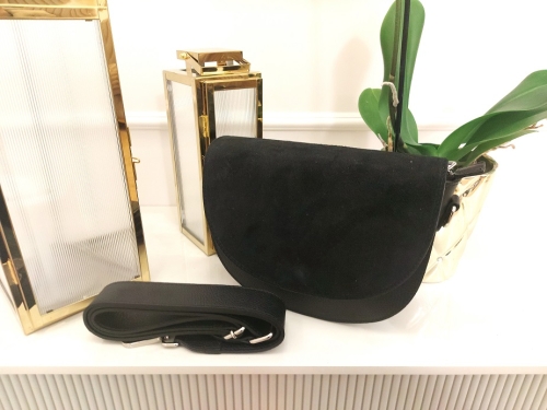 Skórzana toreba VEZZE półksiężyc czarny zamsz (1).jpg